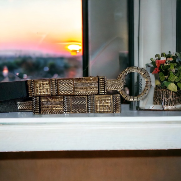 Chico’s Genuine Leather Womens Belt Black Leather Silver Colored Accents 33-40” - Picture 2 of 13